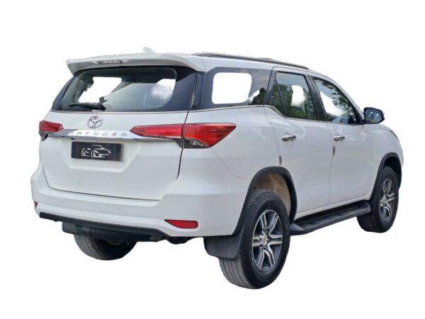 Toyota Fortuner - Image 4